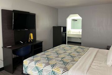 Room 11 of 18