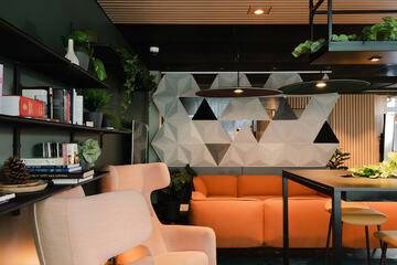 Lobby lounge