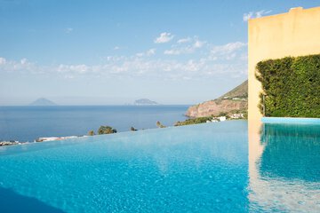 Infinity pool