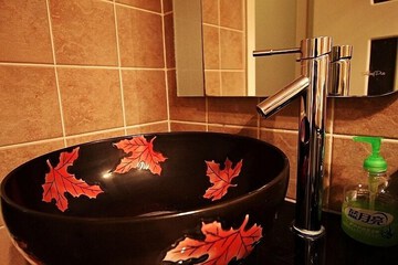 Bathroom sink