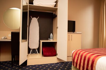 Iron/ironing board