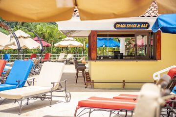 Swim-up bar