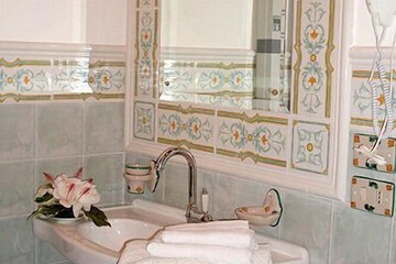 Bathroom sink