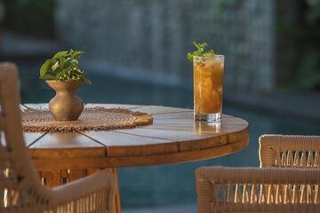 Poolside bar