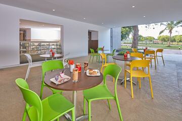 Snack bar