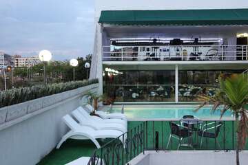 Exercise/lap pool