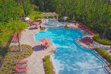 Swimming pool [outdoor]