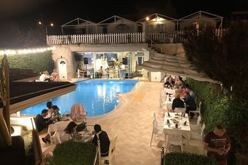 Poolside bar