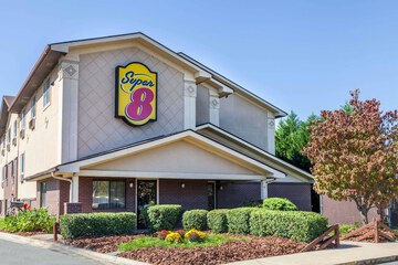 Super 8 by Wyndham Charlotte / Amusement Park Area
