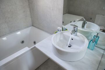 Jetted tub