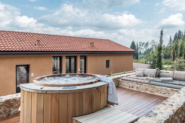Private spa tub