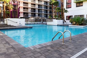 Pool waterfall