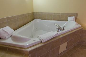 Jetted tub