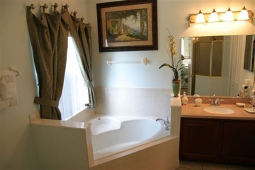 Deep soaking bathtub