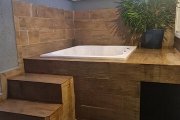 Jetted tub