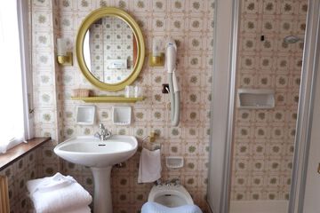 Bathroom sink