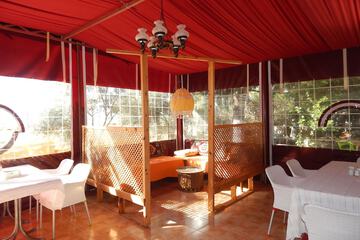 Lobby lounge