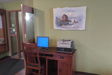 Business Center 78 of 80