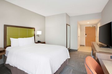 Room 17 of 34