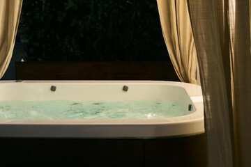 Jetted tub