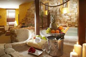 Indoor spa tub