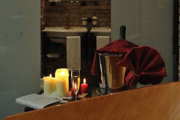 Deep soaking bathtub