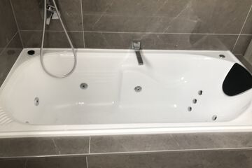 Jetted tub