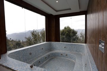 Indoor spa tub