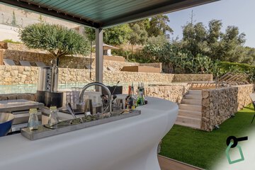 Poolside bar