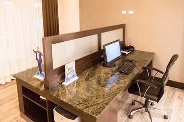 Business Center 19 of 25