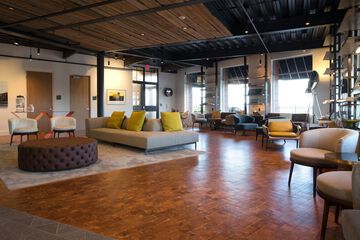 Lobby lounge