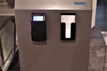 Check-in/check-out kiosk