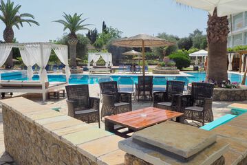 Poolside bar