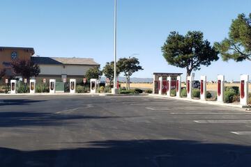 Electric vehicle charging station