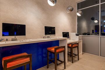 Business Center 21 of 21