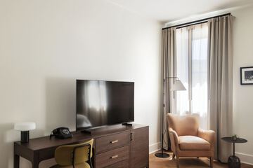 Room 27 of 37