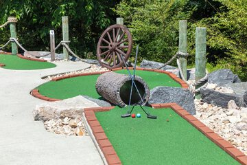 Mini-golf
