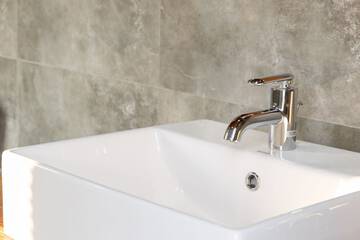 Bathroom sink