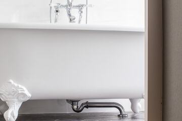 Deep soaking bathtub