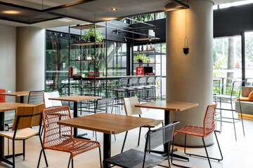 Lobby lounge