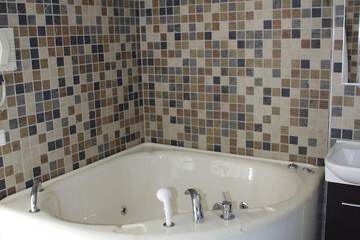 Jetted tub