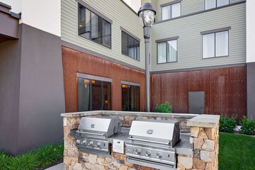 Hotel Exterior 41 of 43