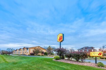 Super 8 by Wyndham Liverpool / Clay/Syracuse Area