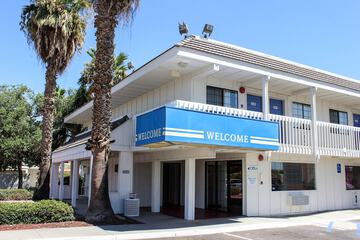 Motel 6 Coalinga CA - East