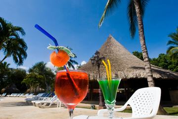 Poolside bar