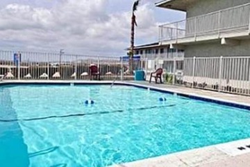 Hilltop Inn & Suites