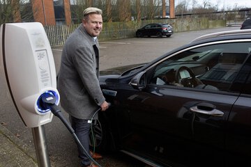 Electric vehicle charging station