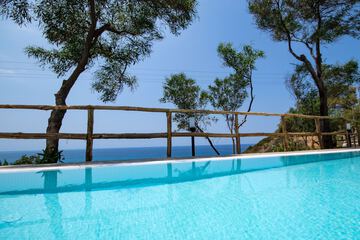 Infinity pool