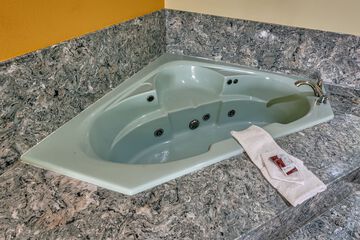 Jetted tub