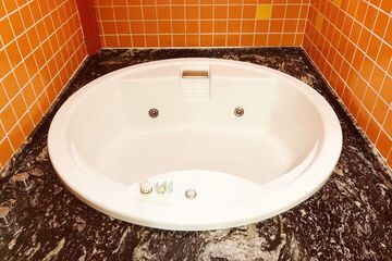 Private spa tub